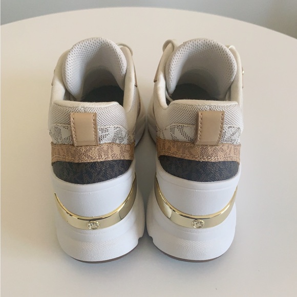 Mickey Color-Block Logo and Mesh Trainer - Picture 3 of 3